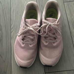 Pink Nikes size 4Y. Barely worn